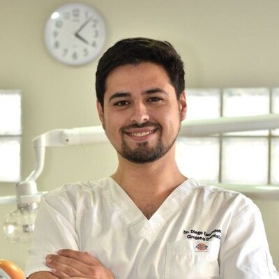 Dr. Diego Escandón